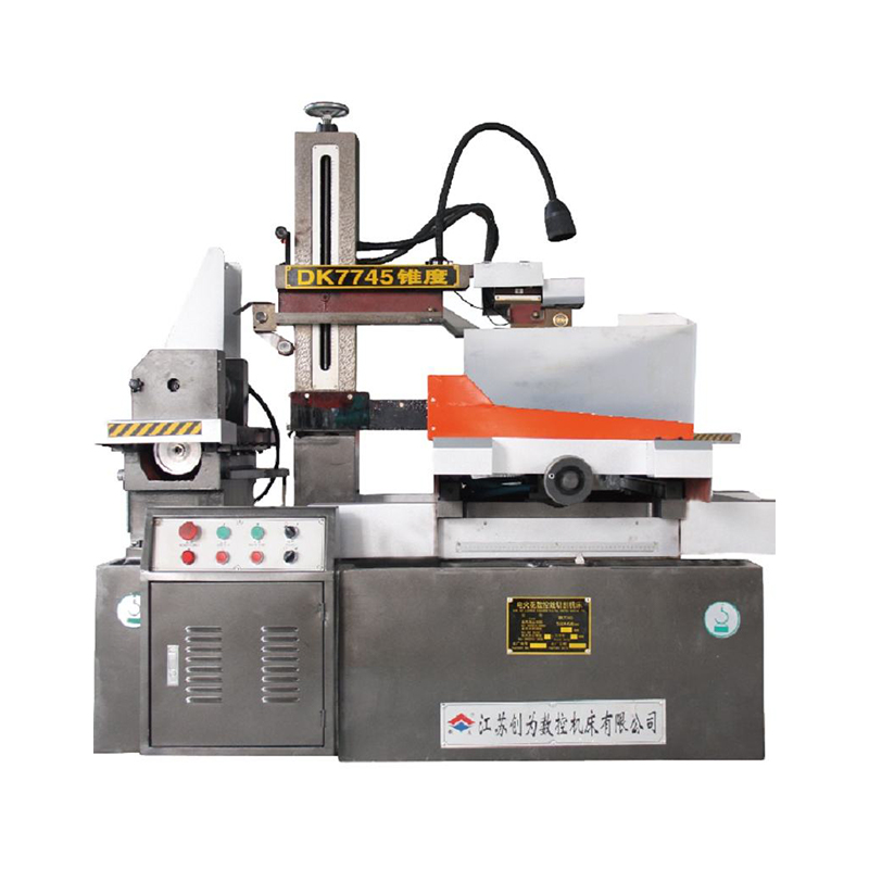 DK7745 ± 15 ° AZ bez údržby CNC EDM Vysokorychlostní střih drátu